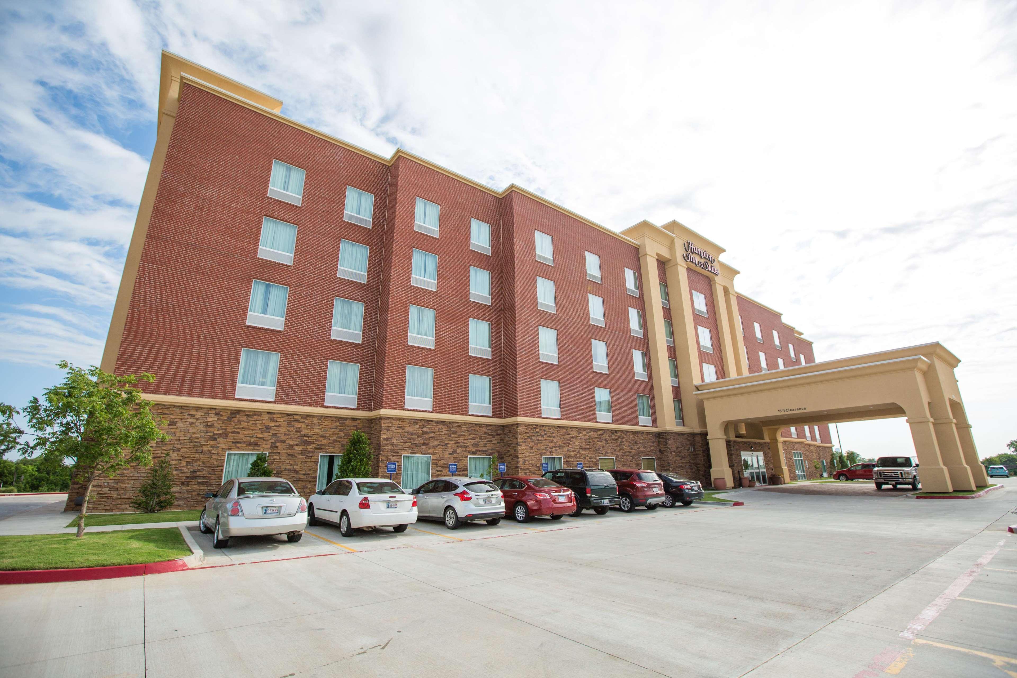 Hampton Inn & Suites Oklahoma City Airport Exterior foto