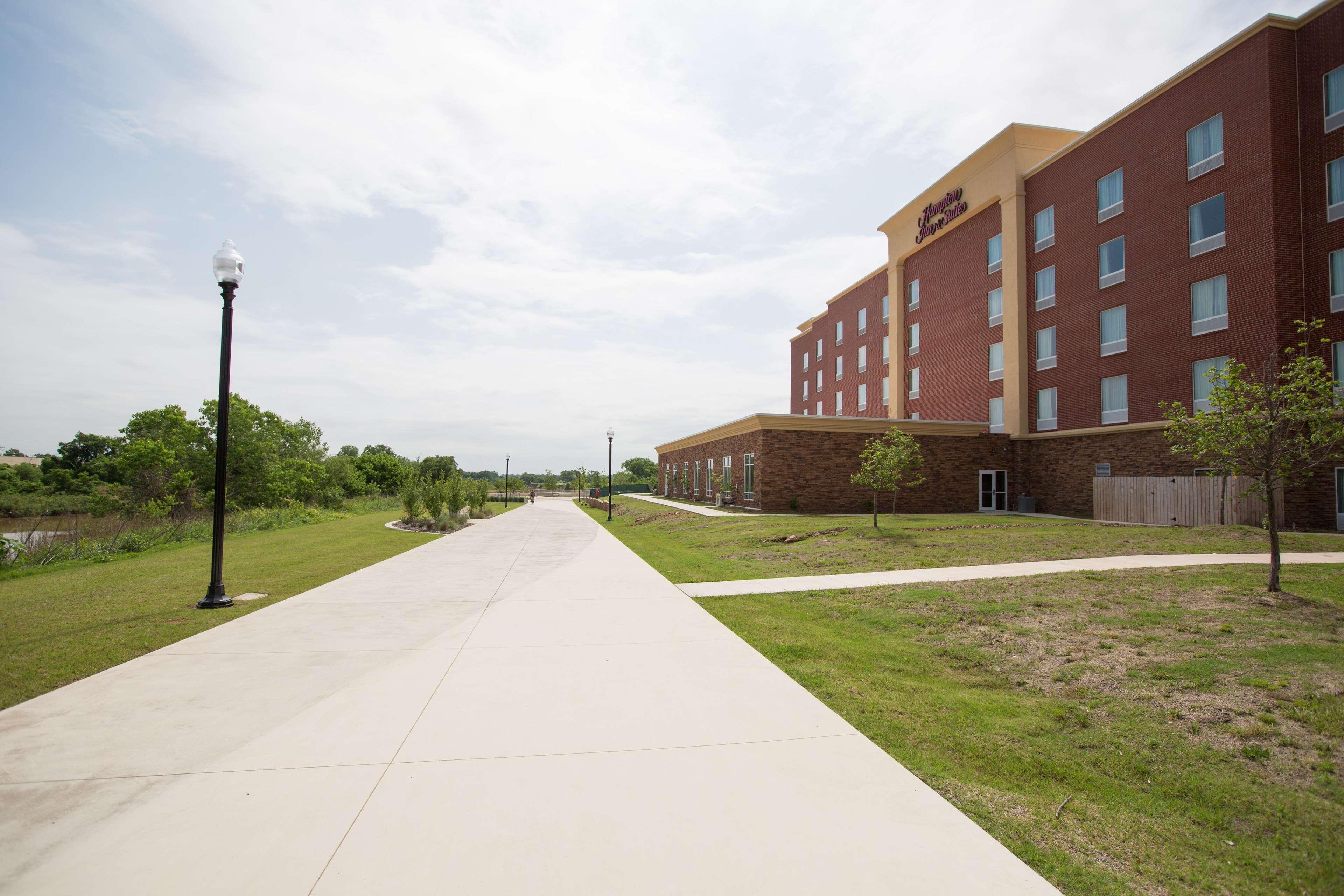 Hampton Inn & Suites Oklahoma City Airport Exterior foto